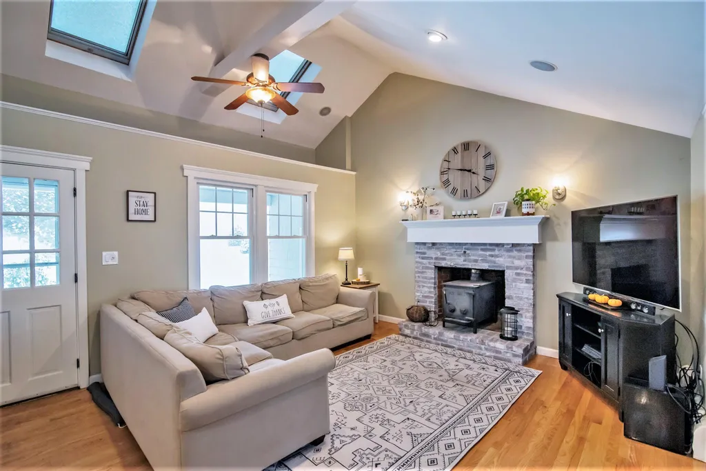 8 Country Club Lane Plaistow NH 03865