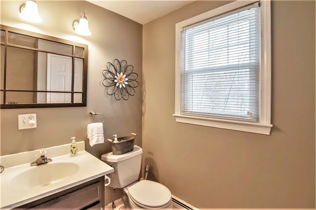 8 Country Club Lane Plaistow NH 03865
