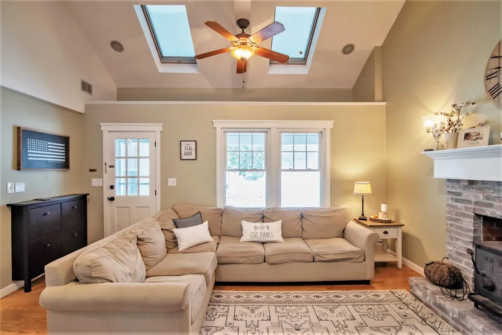 8 Country Club Lane Plaistow NH 03865