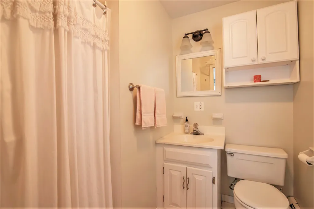 8 Country Club Lane Plaistow NH 03865