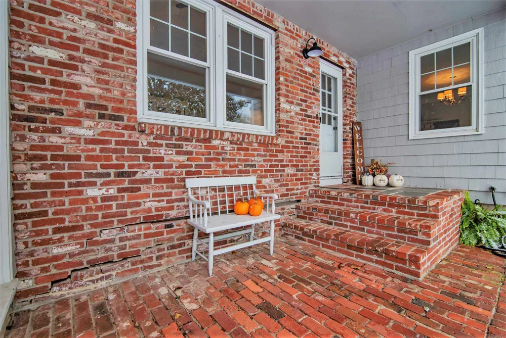 8 Country Club Lane Plaistow NH 03865