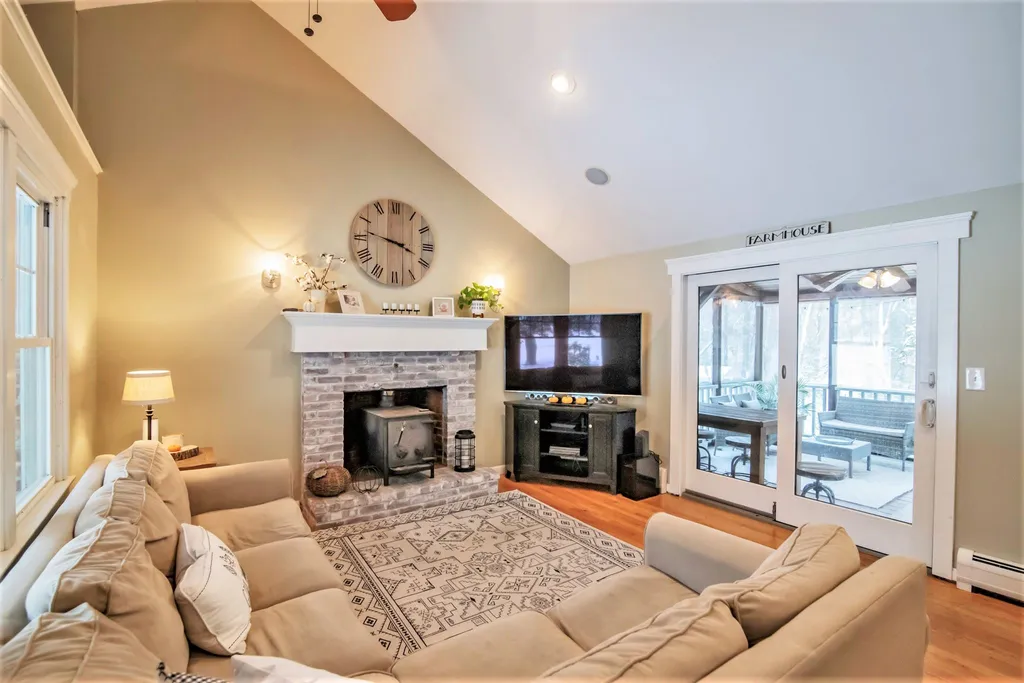 8 Country Club Lane Plaistow NH 03865