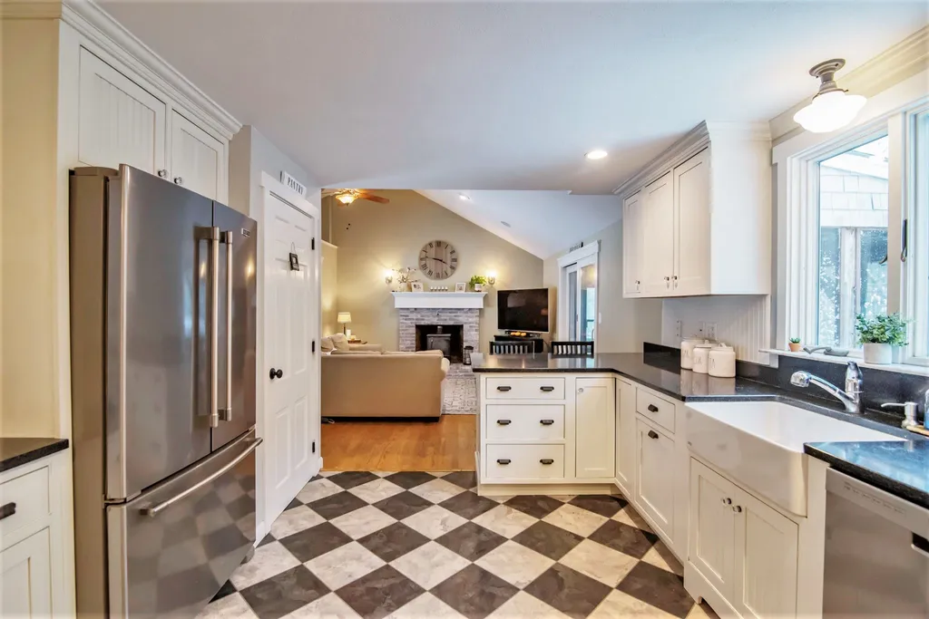 8 Country Club Lane Plaistow NH 03865