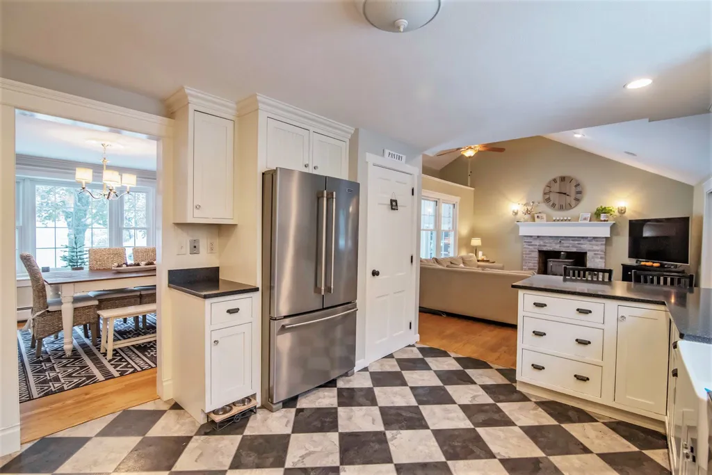 8 Country Club Lane Plaistow NH 03865