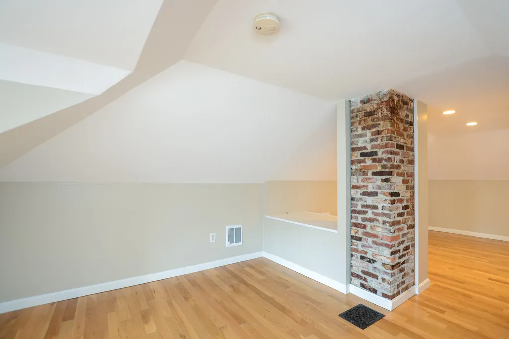32 Gilman Street Nashua NH 03060