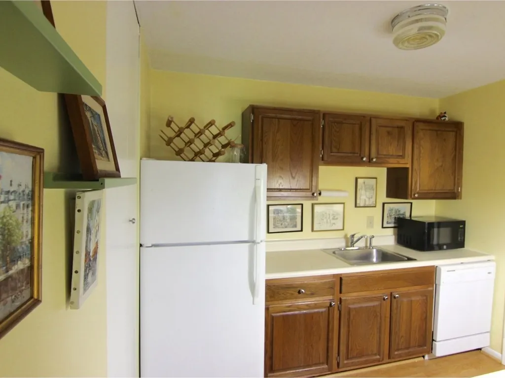 80 Ledgewood Circle Burlington VT 05401