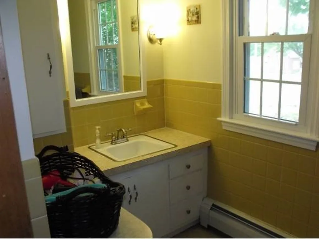 144 Center Street Wolfeboro NH 03894