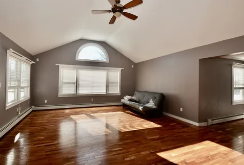 1462 King Hill Road New London NH 03257