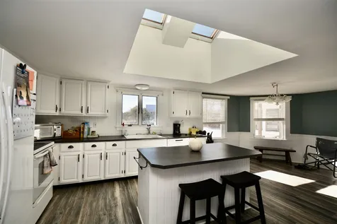 1462 King Hill Road New London NH 03257