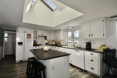1462 King Hill Road New London NH 03257