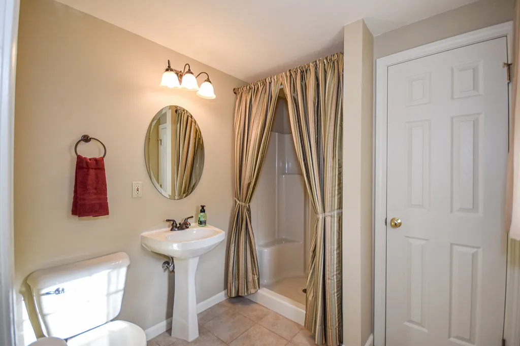 28 Clover Lane Barrington NH 03825