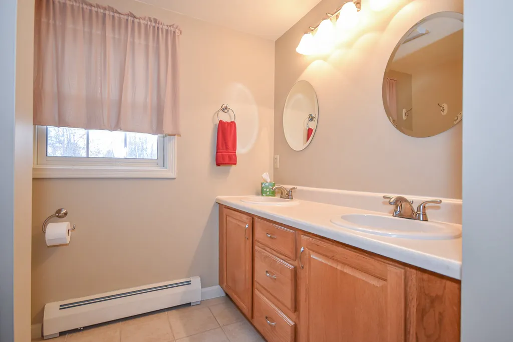 28 Clover Lane Barrington NH 03825