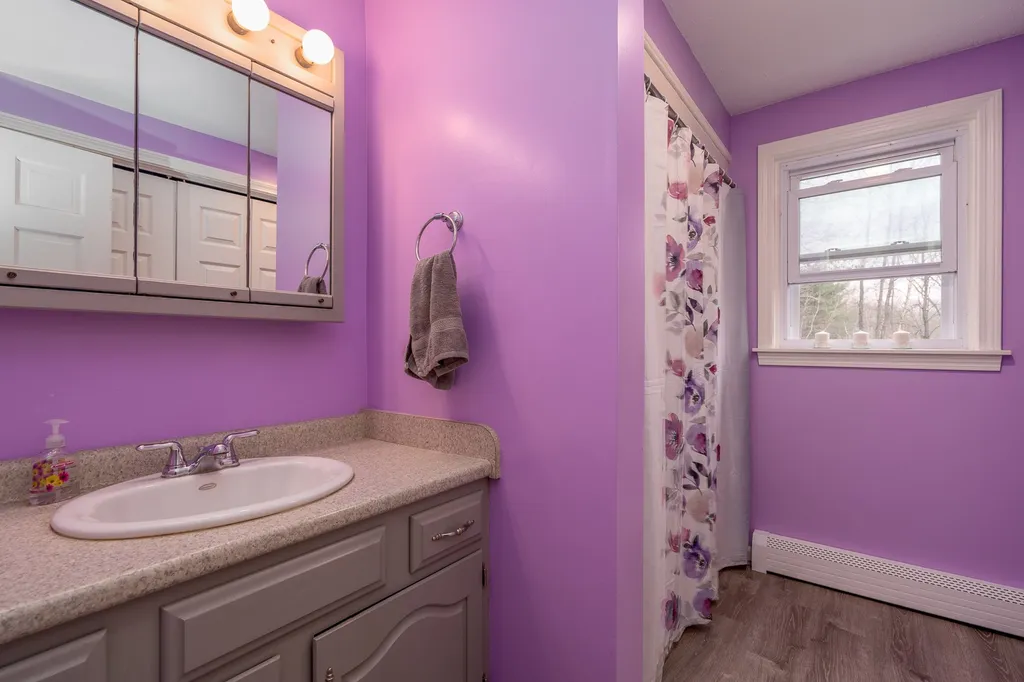 11 Royal Range Road Sandown NH 03873