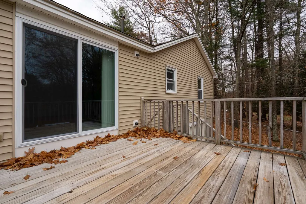 11 Royal Range Road Sandown NH 03873