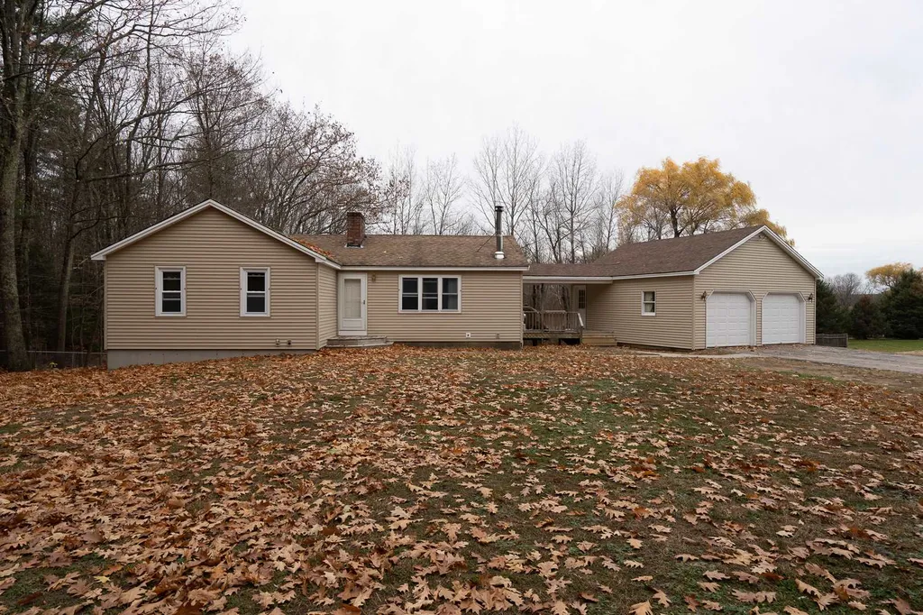 11 Royal Range Road Sandown NH 03873
