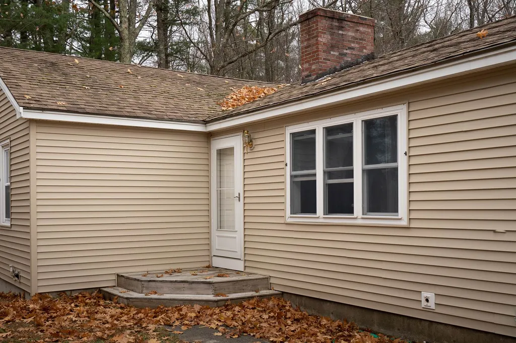 11 Royal Range Road Sandown NH 03873