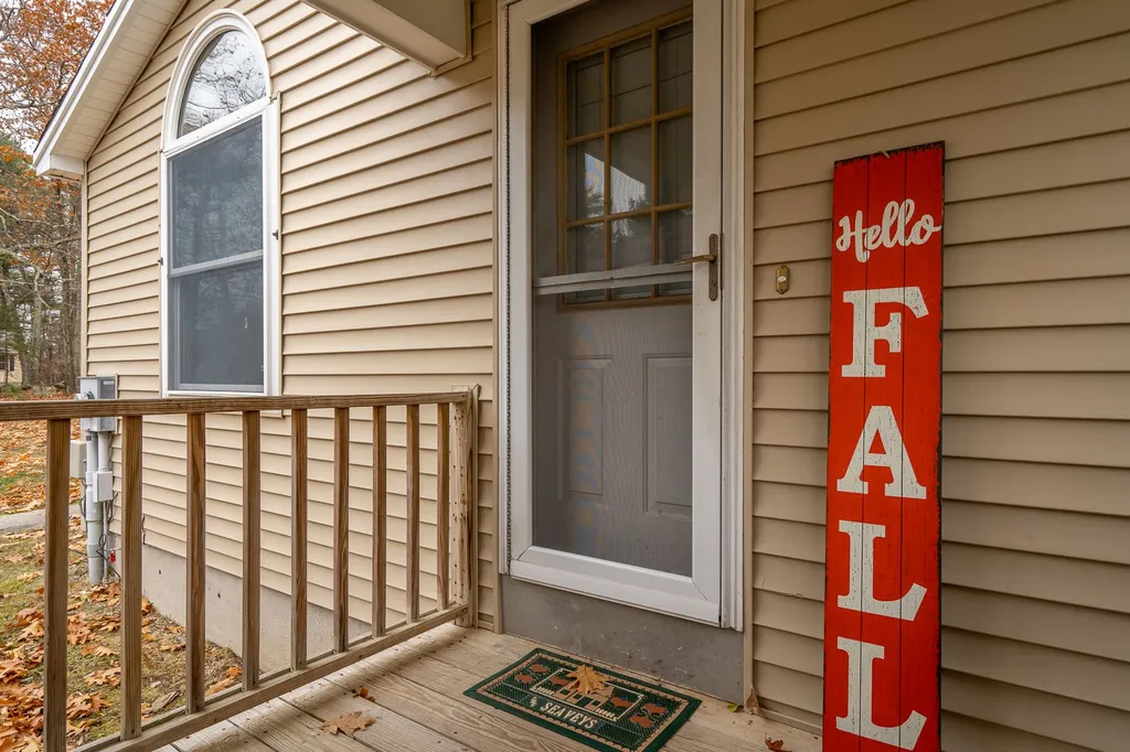 11 Royal Range Road Sandown NH 03873