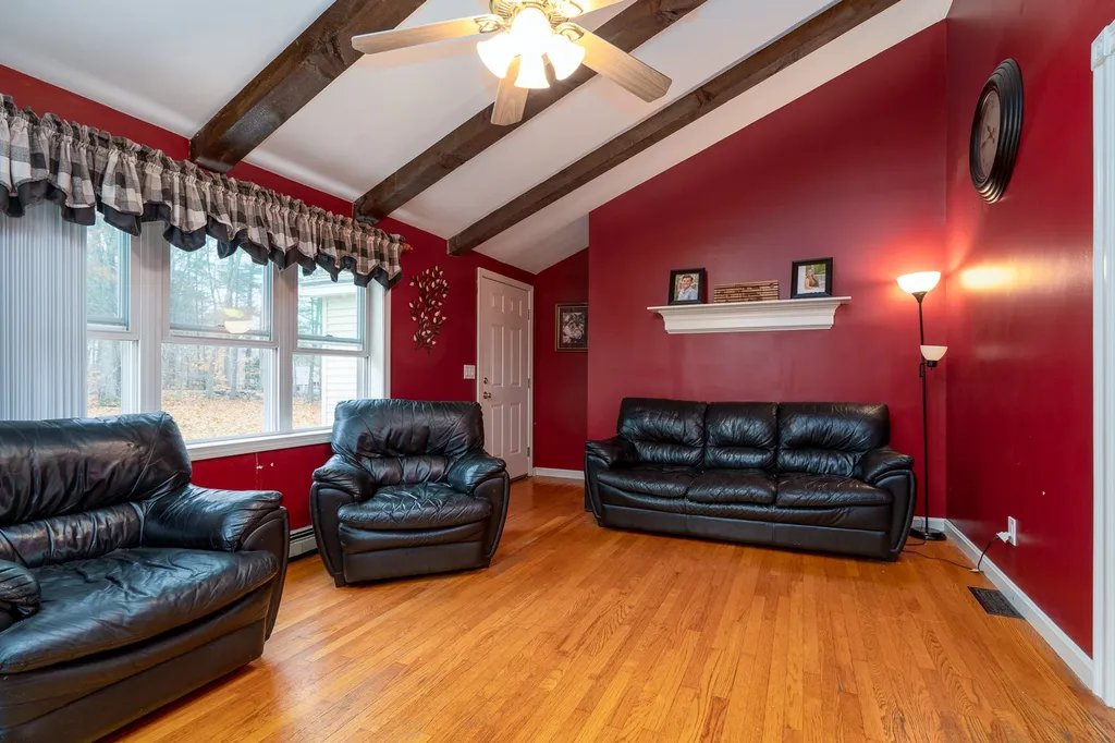11 Royal Range Road Sandown NH 03873