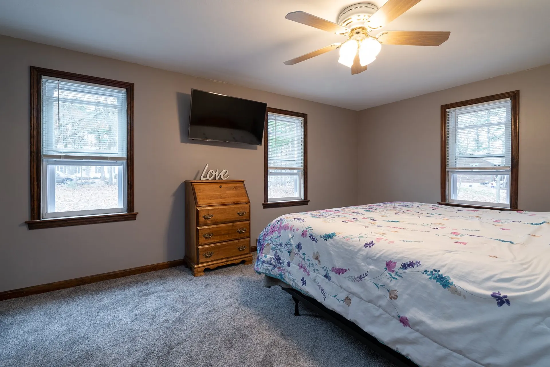 11 Royal Range Road Sandown NH 03873
