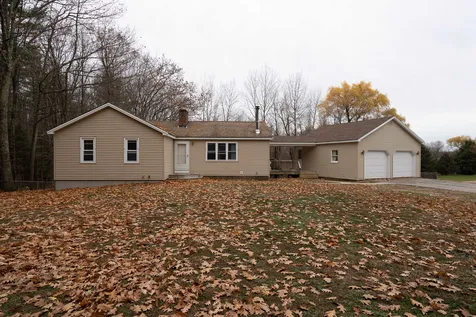 11 Royal Range Road Sandown NH 03873