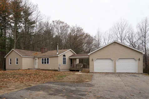 11 Royal Range Road Sandown NH 03873