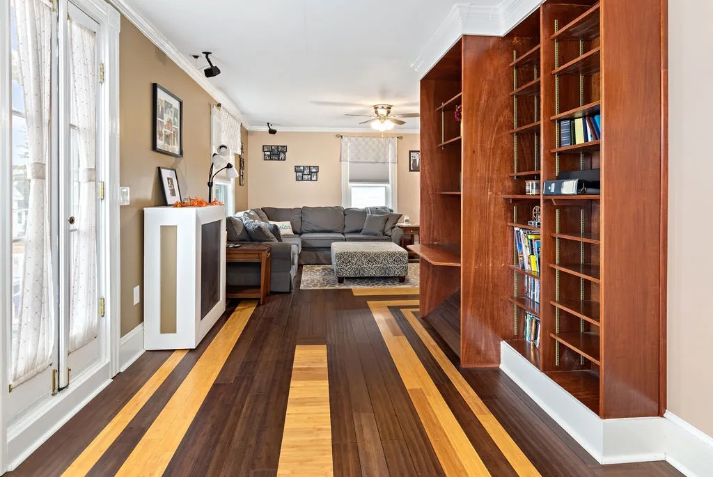8 Oak Street Derry NH 03038