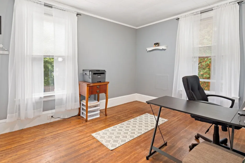 8 Oak Street Derry NH 03038