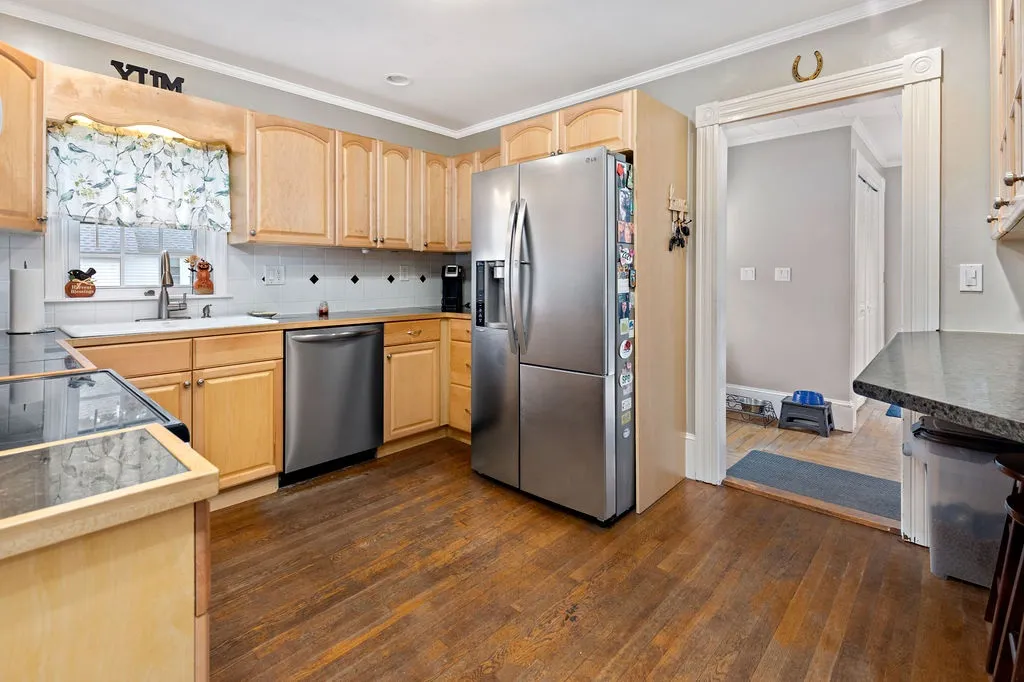 8 Oak Street Derry NH 03038