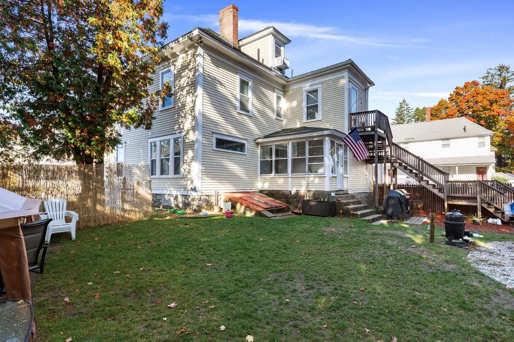 8 Oak Street Derry NH 03038