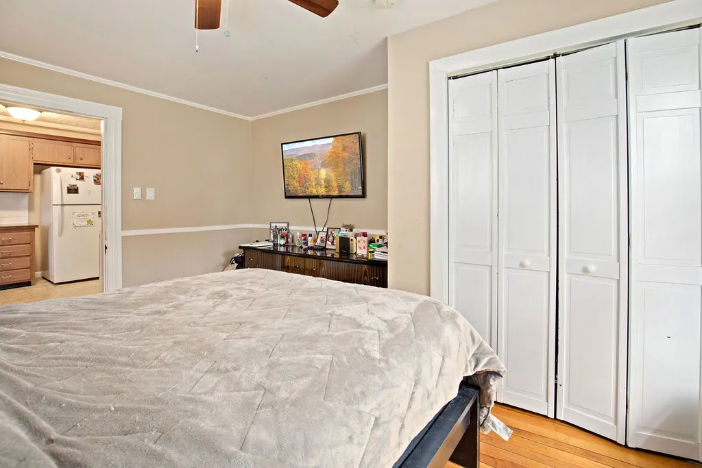 8 Oak Street Derry NH 03038