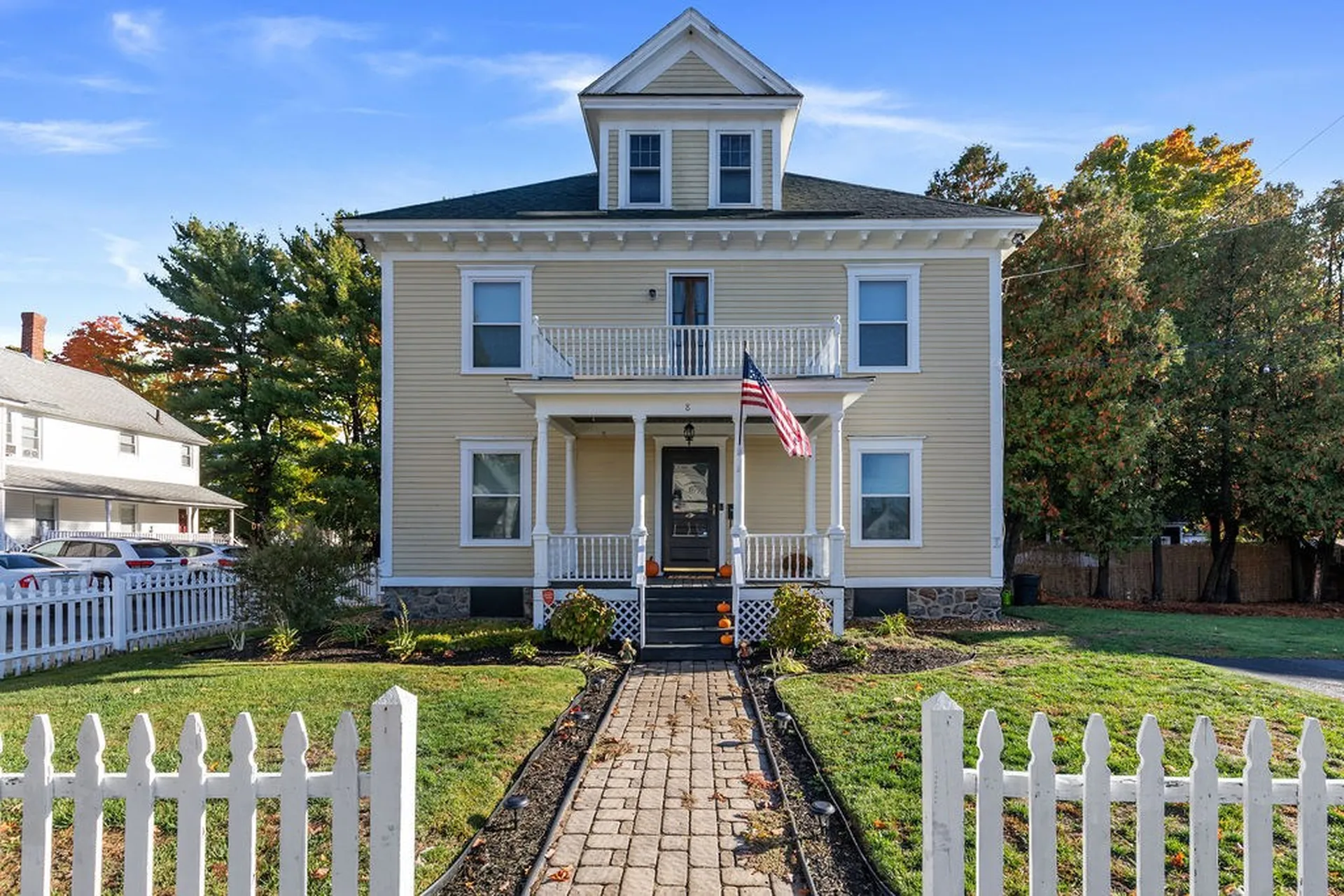 8 Oak Street Derry NH 03038