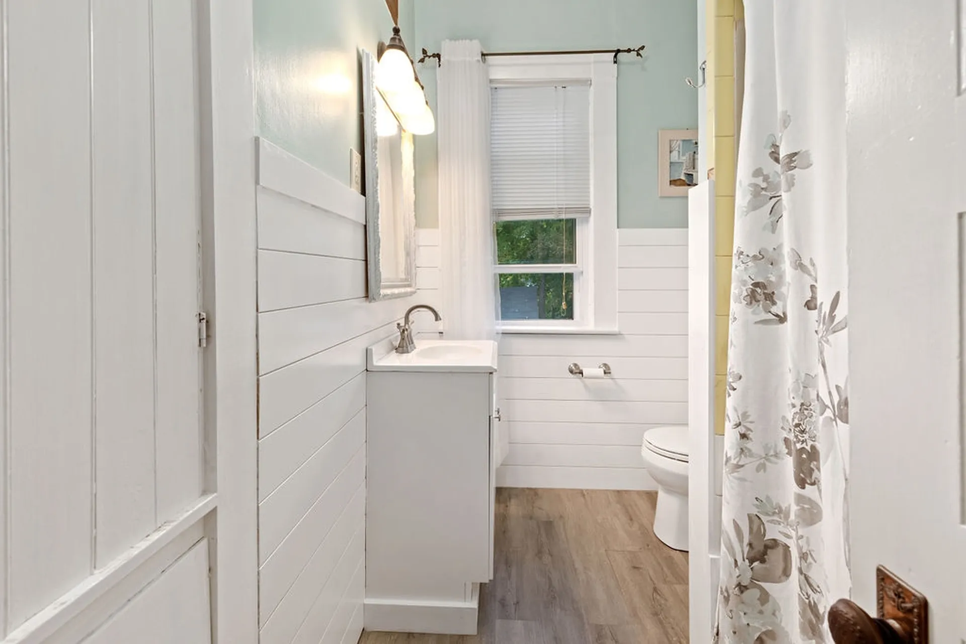 8 Oak Street Derry NH 03038