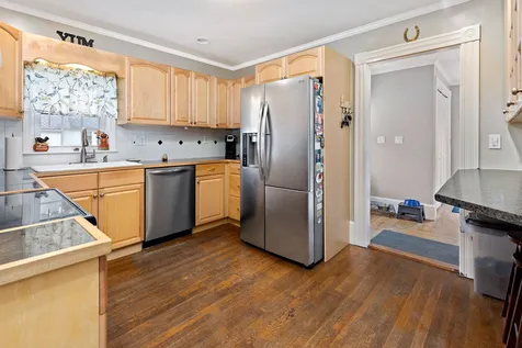 8 Oak Street Derry NH 03038