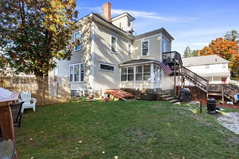 8 Oak Street Derry NH 03038
