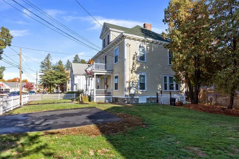 8 Oak Street Derry NH 03038