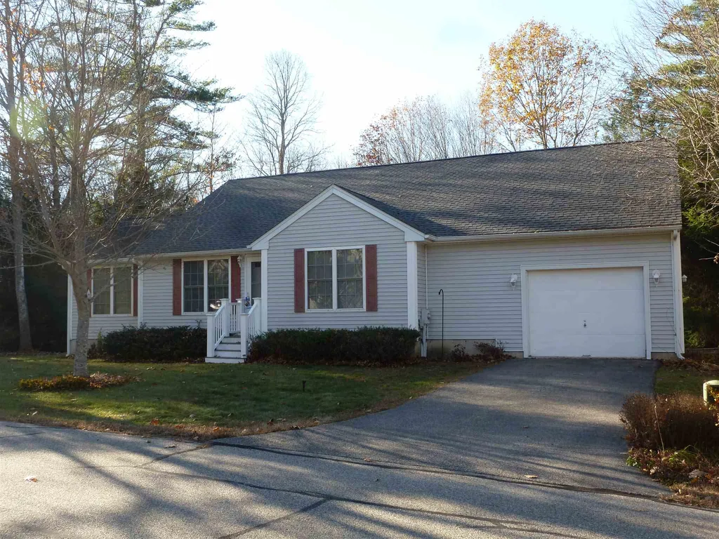 18 Lamprey Village Drive Epping NH 03042