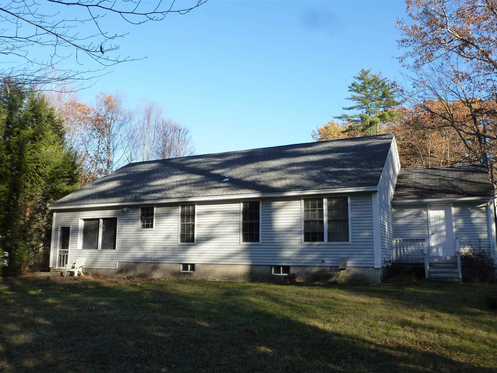 18 Lamprey Village Drive Epping NH 03042