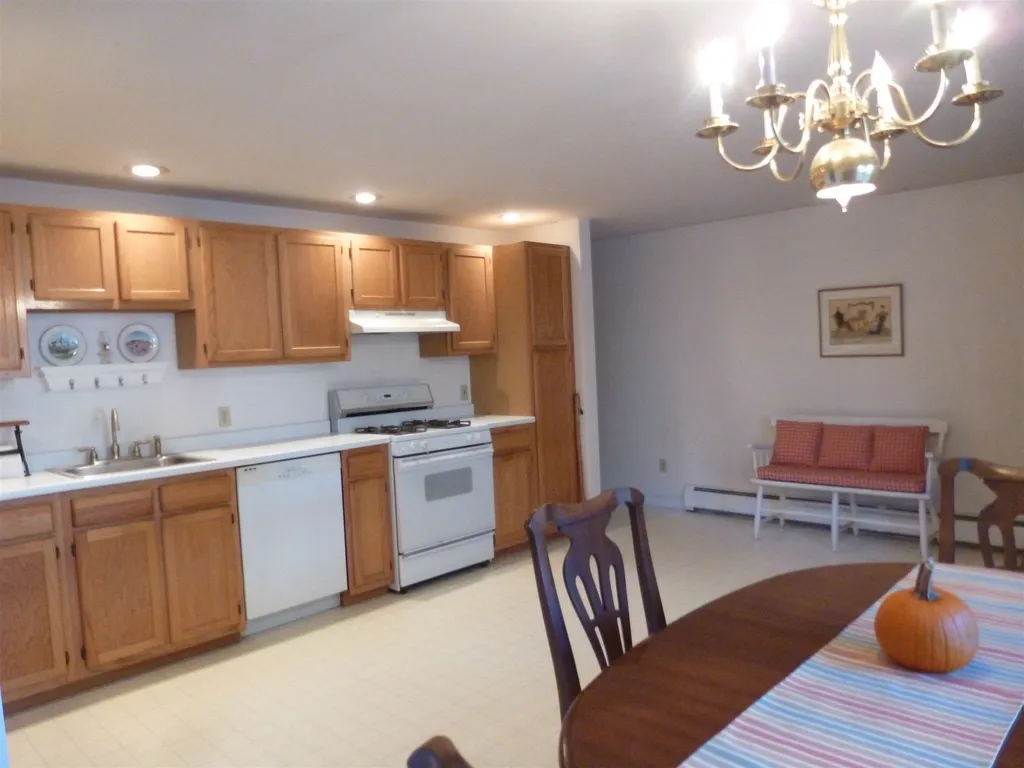 18 Lamprey Village Drive Epping NH 03042