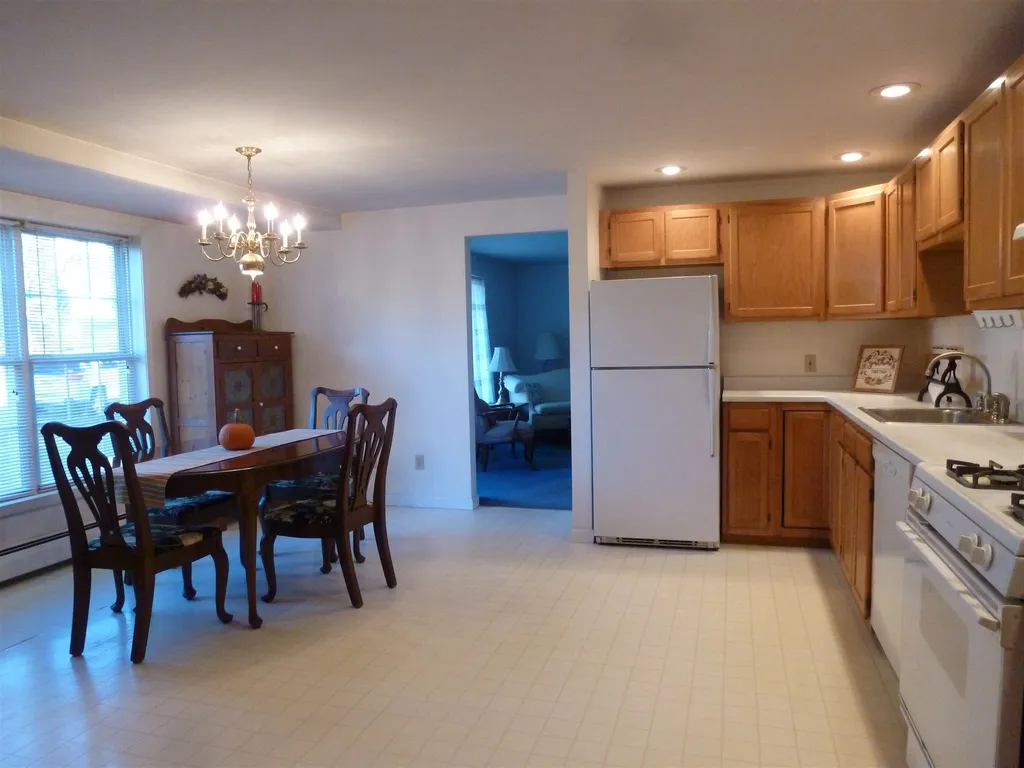 18 Lamprey Village Drive Epping NH 03042