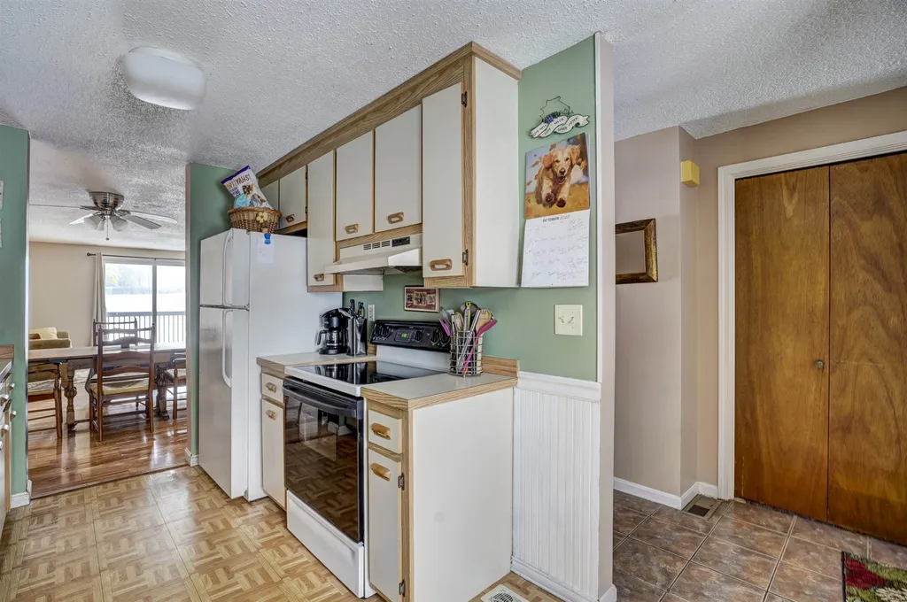 222 Fox Hollow Drive Hudson NH 03051