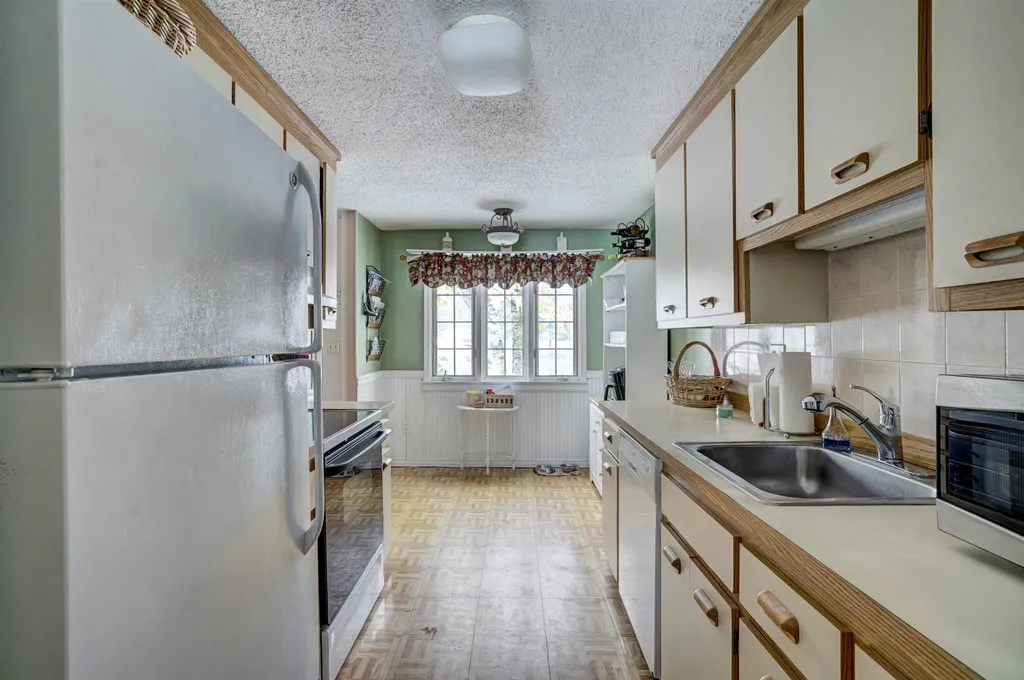 222 Fox Hollow Drive Hudson NH 03051