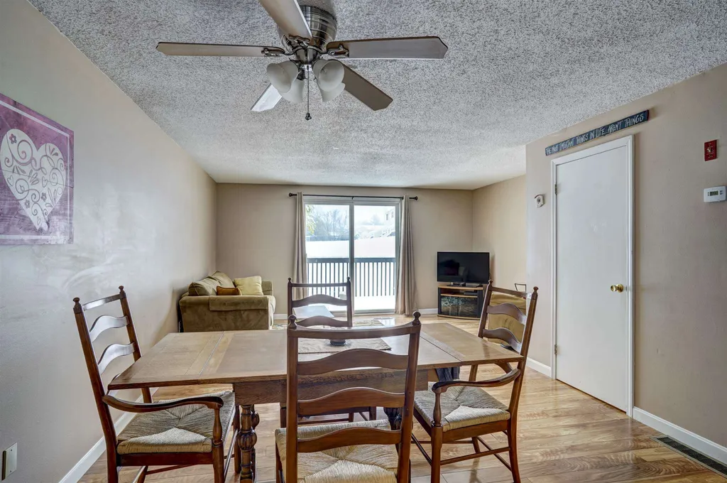 222 Fox Hollow Drive Hudson NH 03051