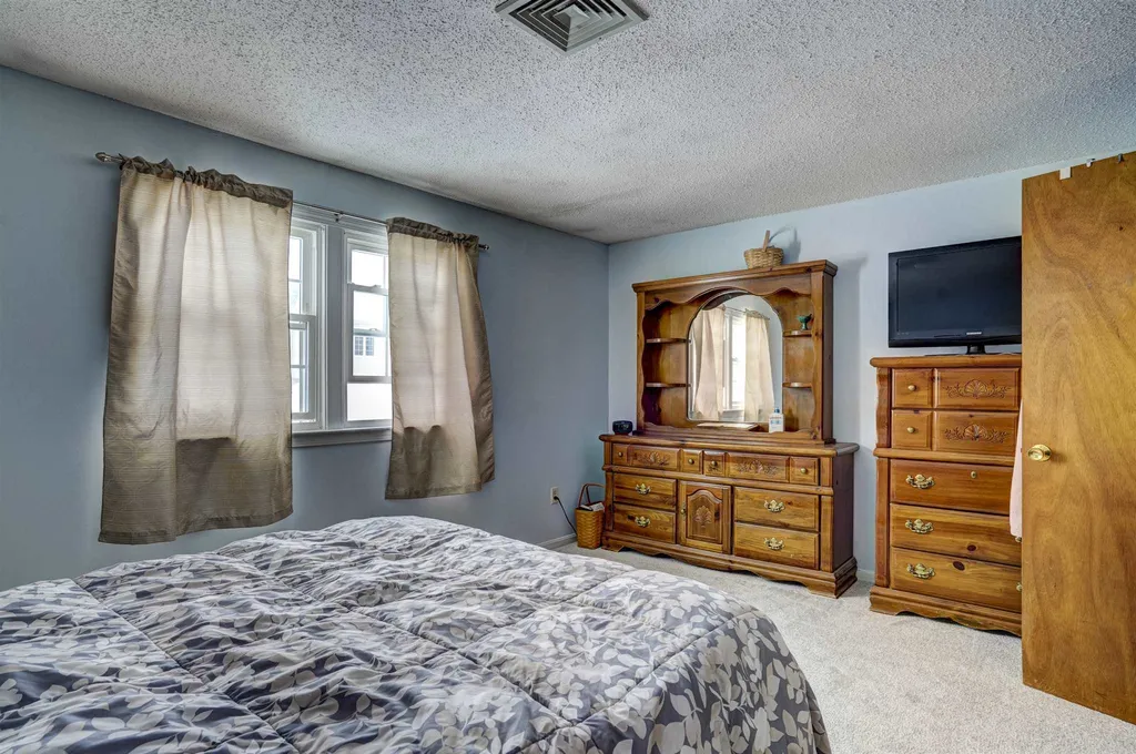 222 Fox Hollow Drive Hudson NH 03051