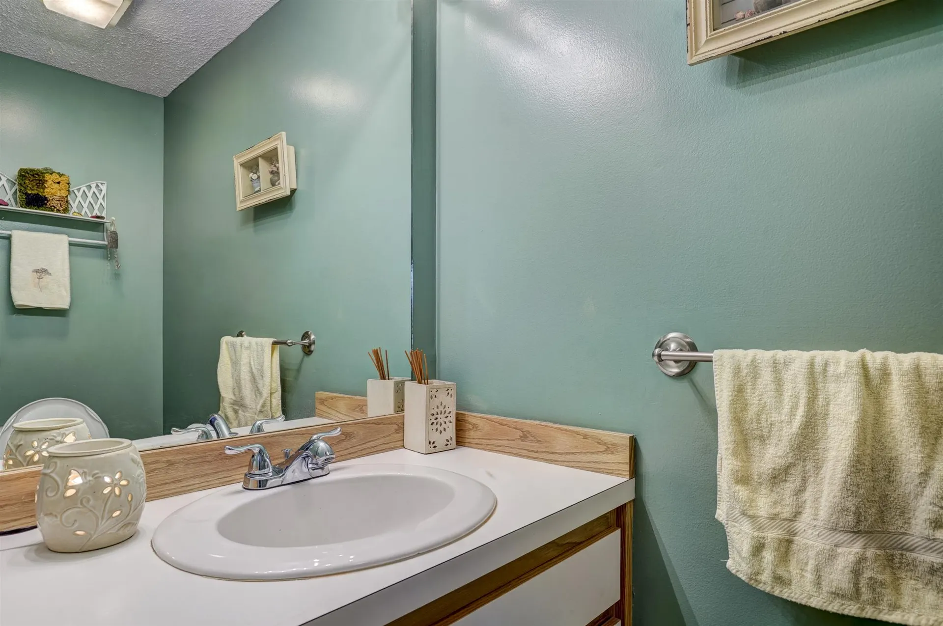 222 Fox Hollow Drive Hudson NH 03051