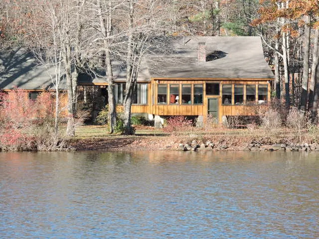 24 Mount William Pond Road Weare NH 03281