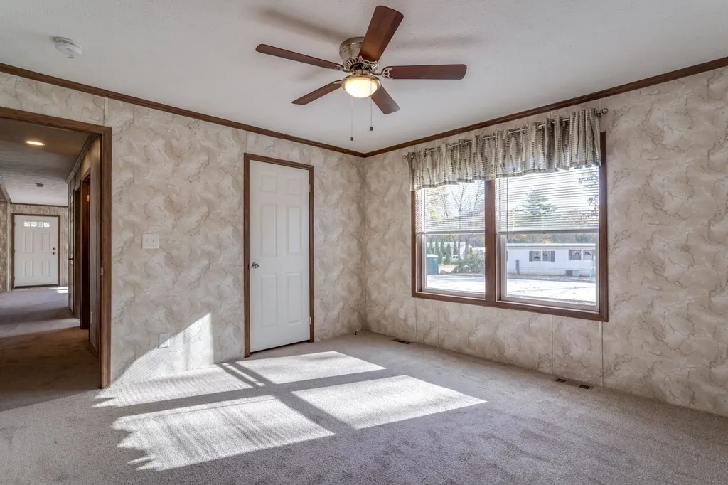 10 South Cranberry Lane Rochester NH 03867