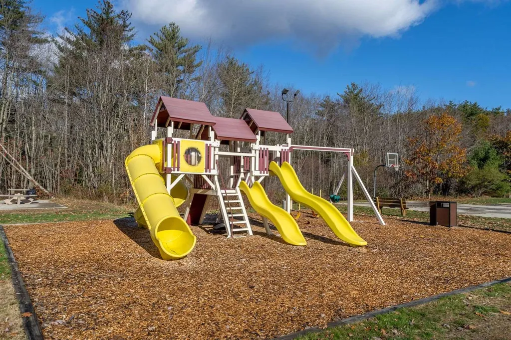 10 South Cranberry Lane Rochester NH 03867