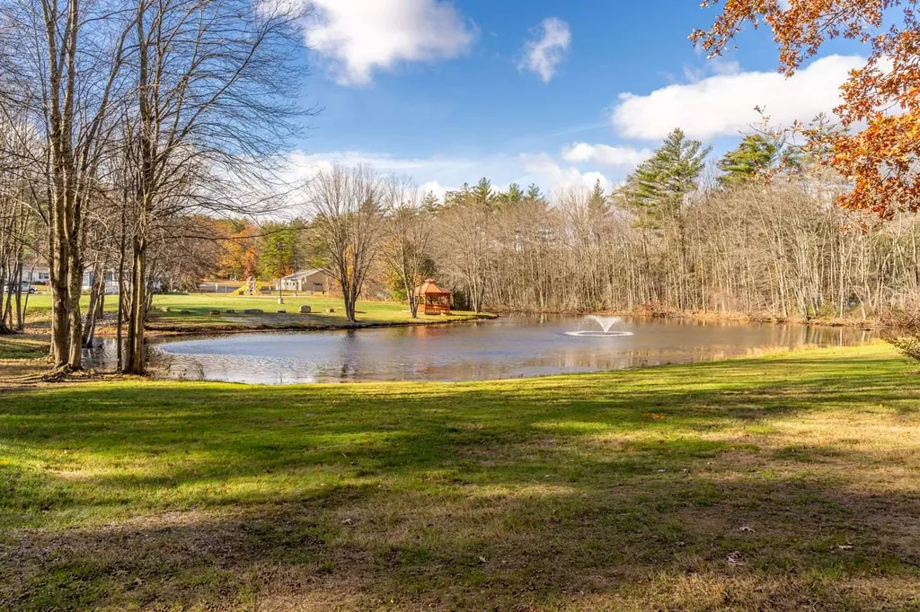 10 South Cranberry Lane Rochester NH 03867