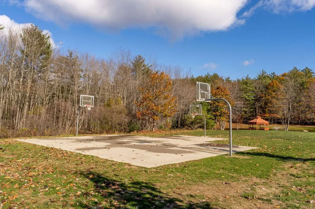 10 South Cranberry Lane Rochester NH 03867