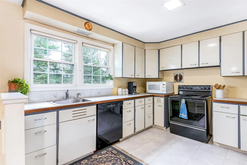 8 Curtis Avenue Essex VT 05452